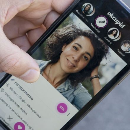 Dating Apps Are Making It Easier To Swipe Right For A Match Who's Vaccinated