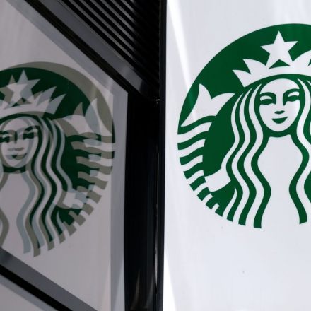 Starbucks to halt advertising on social media