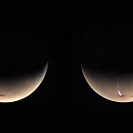 Return of the extremely elongated cloud on Mars