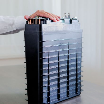 Cheaper Battery Is Unveiled as a Step to a Carbon-Free Grid