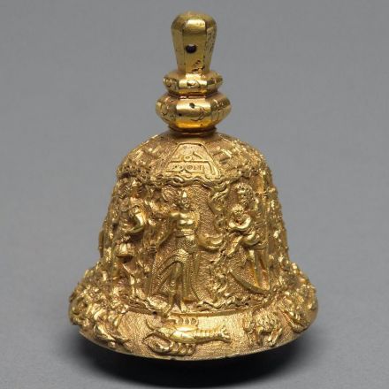 Seven metals, ringed with four magical inscriptions: what other secrets does the 'Alchemical Hand Bell' hold?