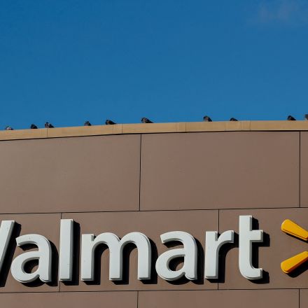 Walmart plans own EV charger network at U.S. stores by 2030