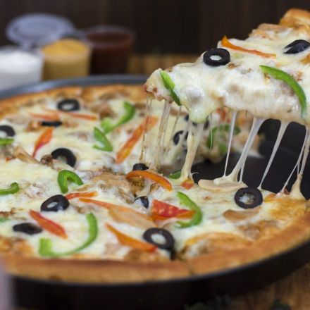 Pizza Hut Wants To Replace All Cheese With Vegan Alternative To Cut Emissions