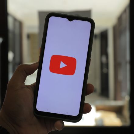 YouTube will use AI to auto-generate video summaries