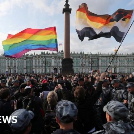 Russia toughens ban on 'gay propaganda'