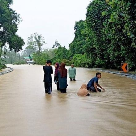 About 12,000 displaced by floods in Malaysia