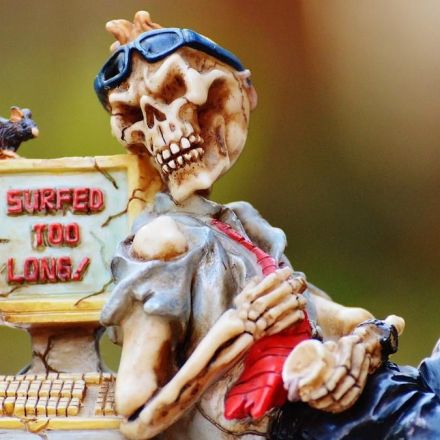 Dead People Are Posting Anti-Net Neutrality Comments to the FCC Website