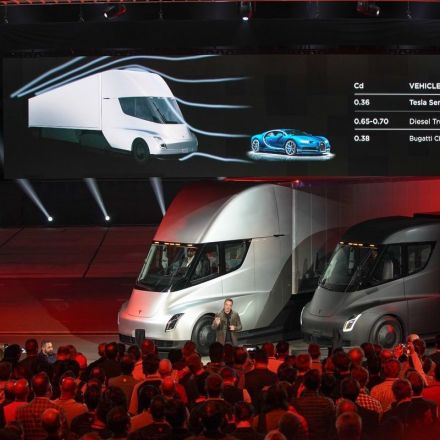 Walmart says it’s preordered 15 of Tesla’s new semi trucks