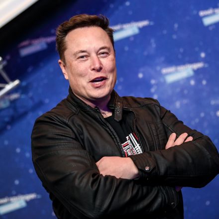 Elon Musk thinks NASA's goal of landing people on the moon by 2024 is 'actually doable'