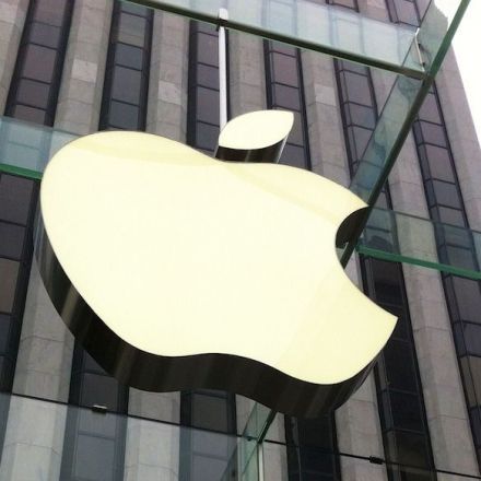 Apple 4-for-1 stock split process completes