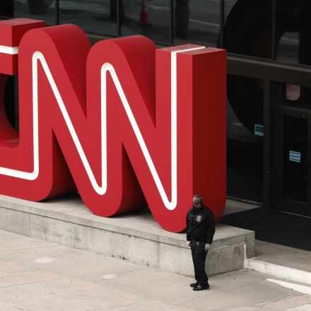 CNN+ struggles to lure viewers in its early days, drawing fewer than 10,000 daily users