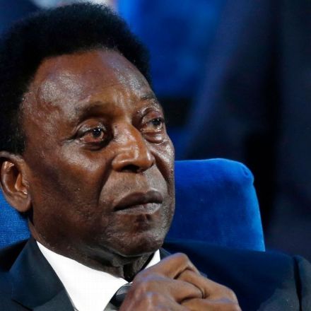 Pele's family gather at hospital as health worsens