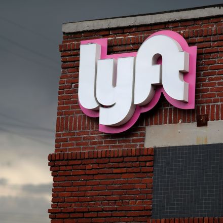 Lyft is spending millions to stop its Massachusetts drivers from becoming employees | Engadget