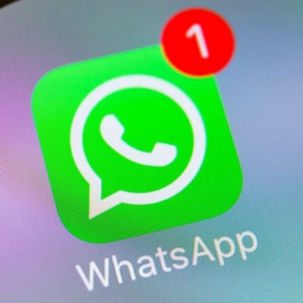 WhatsApp speeds up experience on iOS 13 with share sheet contact suggestions