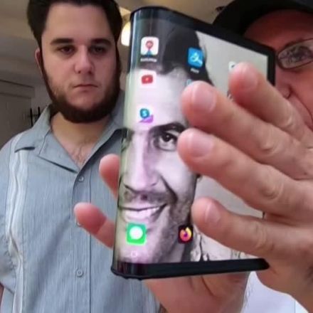 Family of Pablo Escobar to sell new smartphone