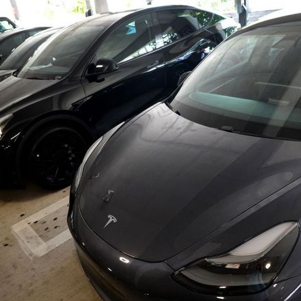 Uber aims for 50,000 Teslas on its platform by 2023