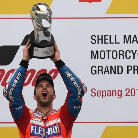 Andrea Dovizioso takes MotoGP title fight to the wire with Malaysian victory
